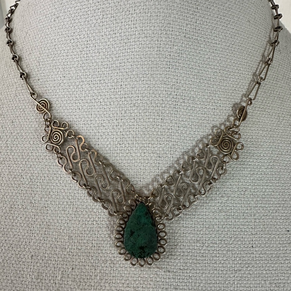 Vintage Peruvian Chrysocolla stone necklace with wire design